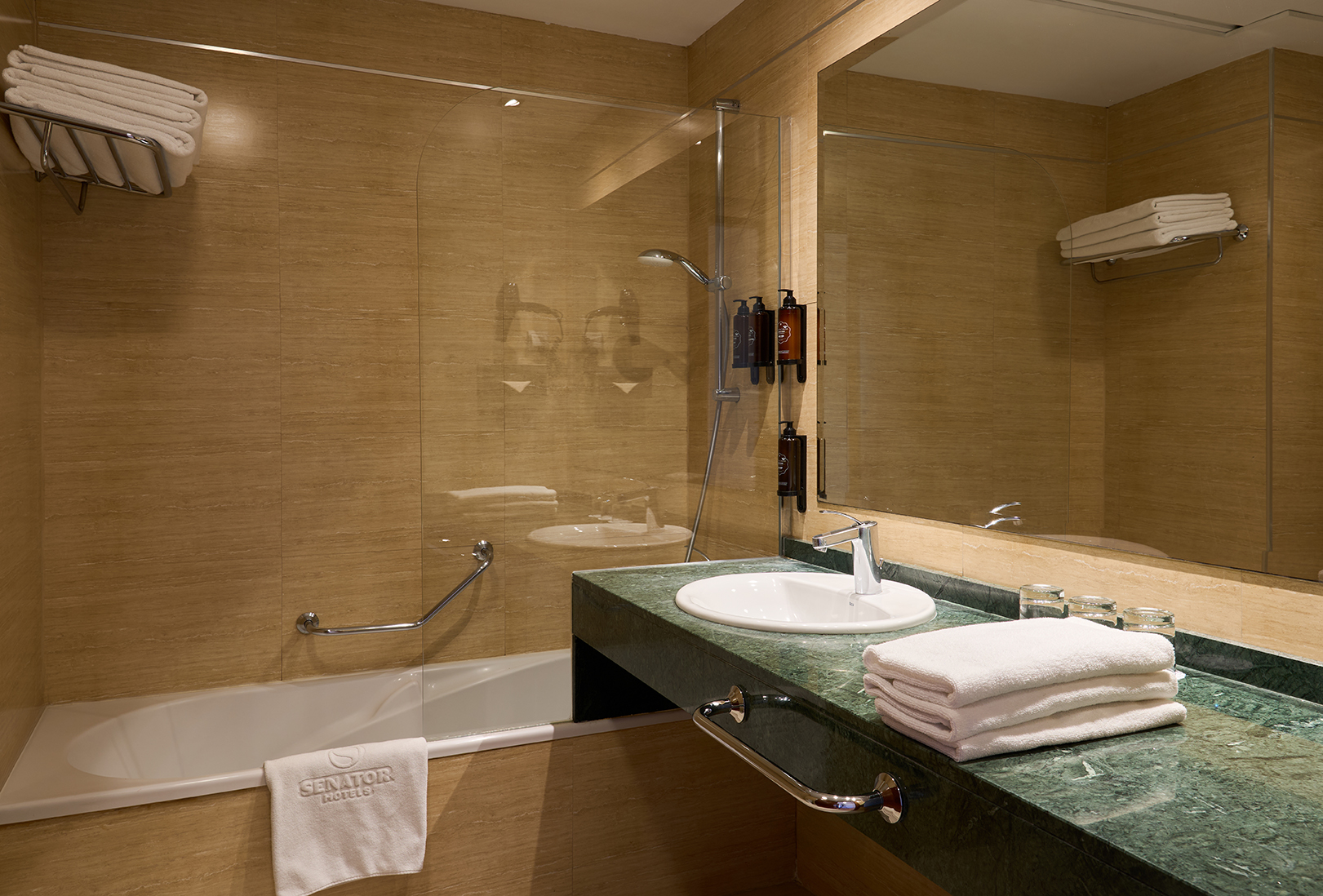 006_alta_senatorgranada Triple.jpg